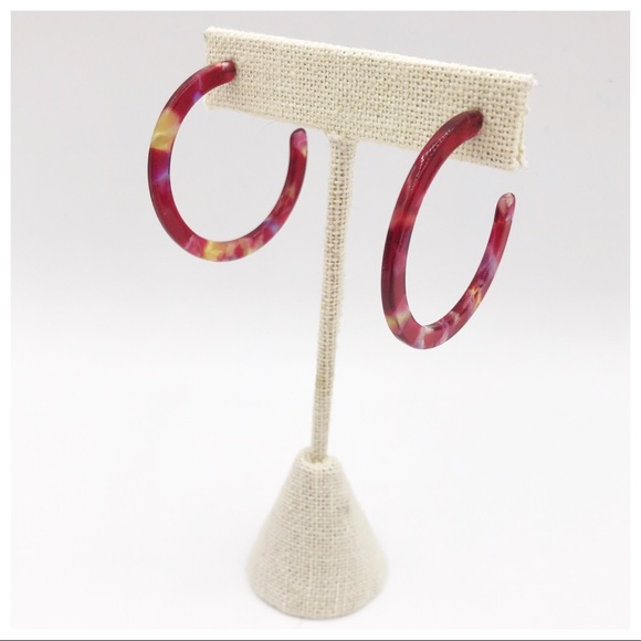 RED ACRYLIC LIGHTWEIGHT HOOP EARRINGS - Picture 5 of 8